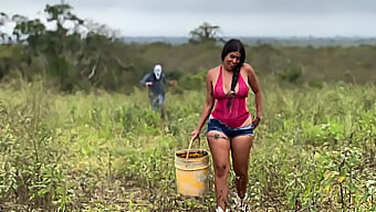 La Madrastra Gorda Y Tetona Se Entrega Al Juego En Solitario Para Halloween