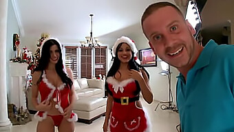 Kabarcıklı Popolu Bebekler Rebeca Linares Ve Abella Anderson, Sıcak Bir Noel Temalı Videoda