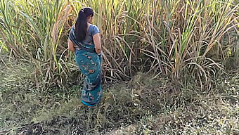 Komal, Auf Einem Unbekannten Feld Beim Wasserlassen Erwischt, Nach Hause Gebracht Und Von Ihrem Mann Von Hinten Gefickt