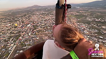 Un Viaggio Mattutino In Messico Con Un Aerostato Porta A Un Incontro Appassionato Vicino Alle Piramidi